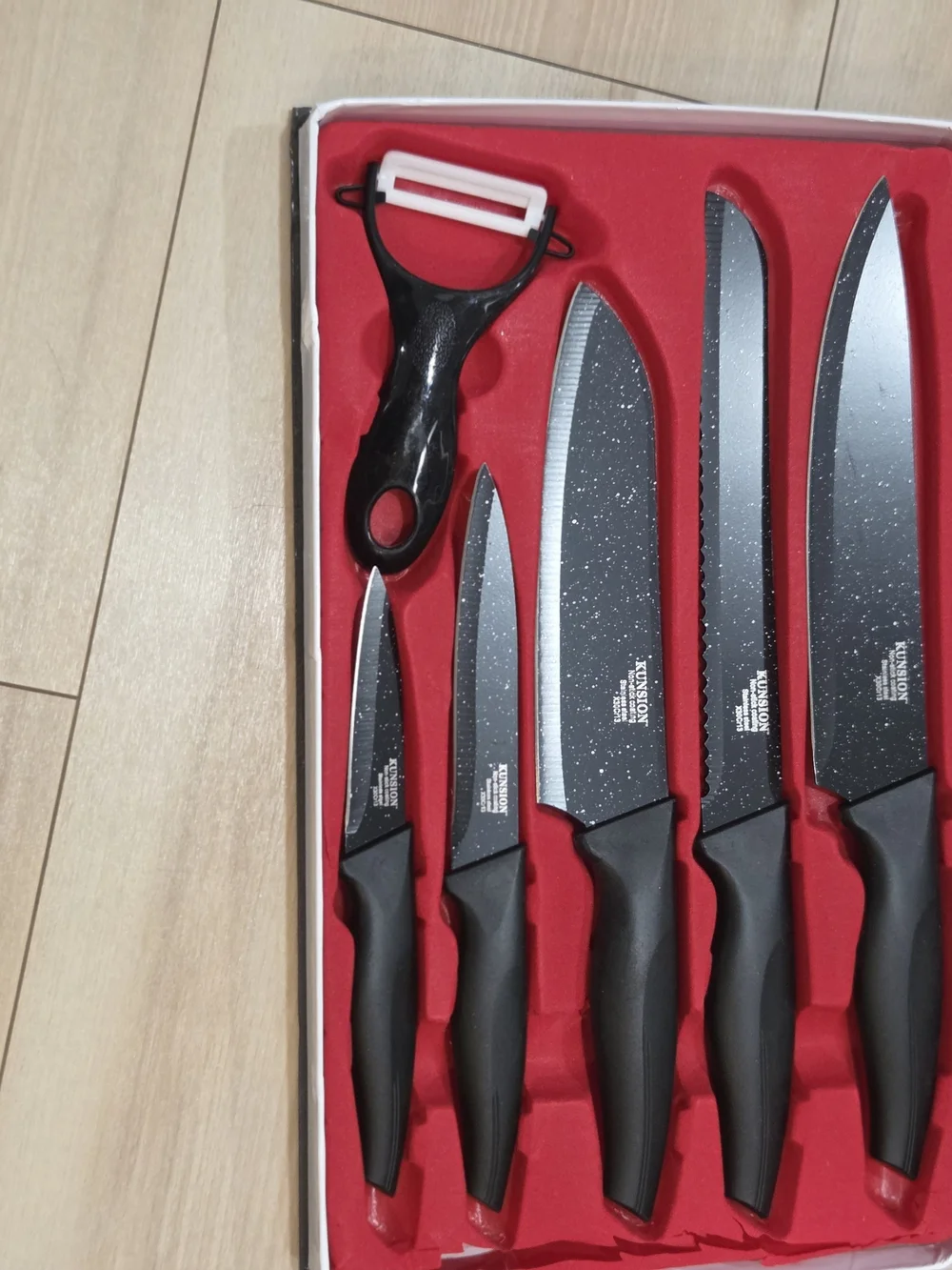 Kunsion 6-Piece Black Speckled Knife Set with Peeler